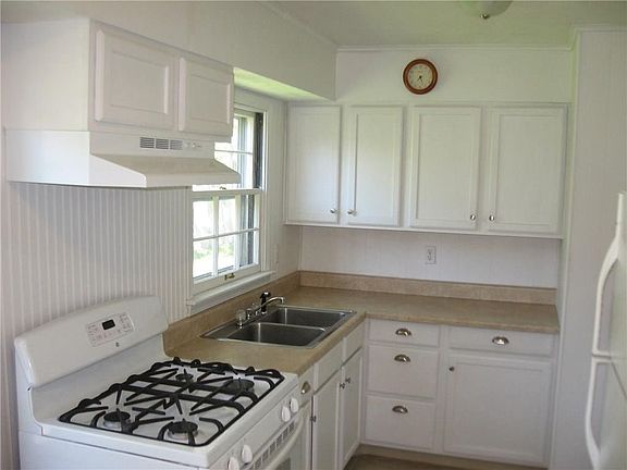 3rd image of 712 Linden Ave