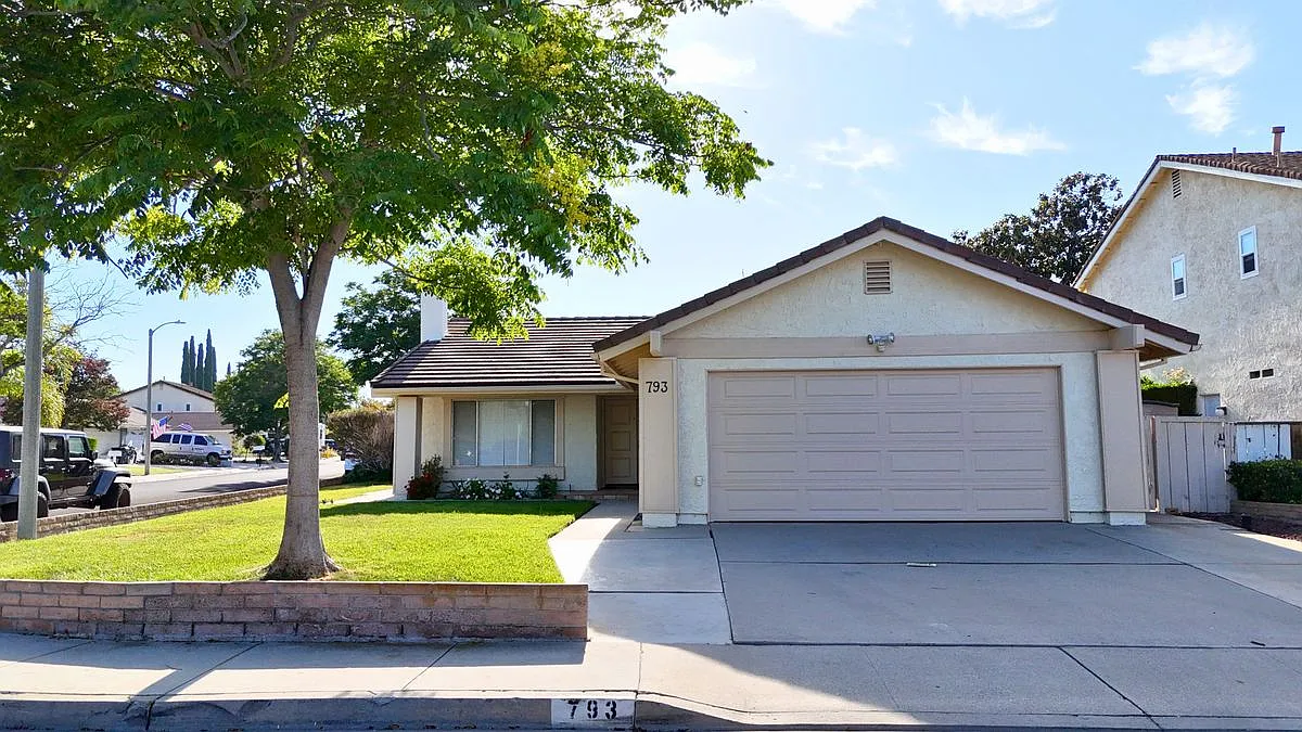 3 bed, 2.0 bath, 1255 sqft, $3,950 — Photo 1