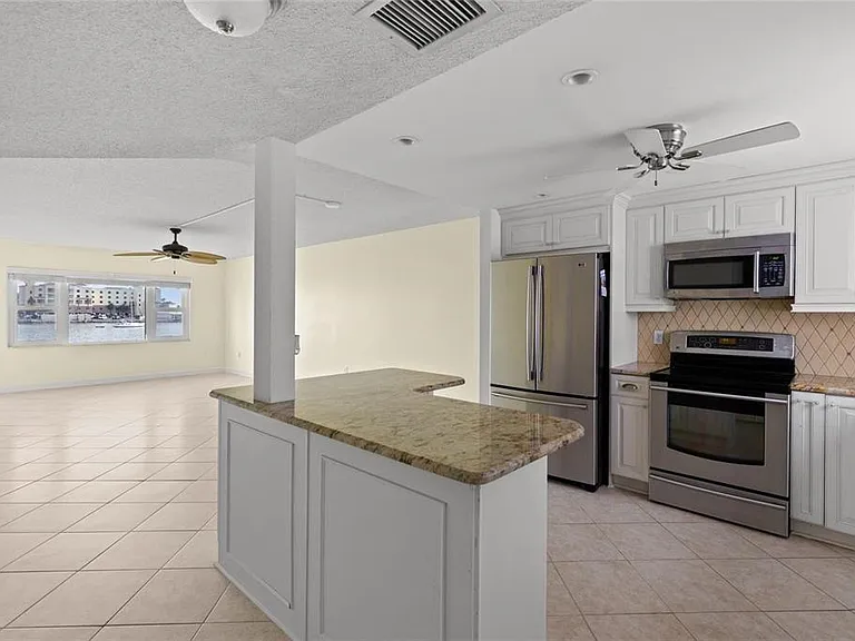 4775 Cove Cir #202 — Photo 5