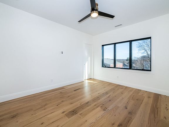 2nd image of 23 Poplar St