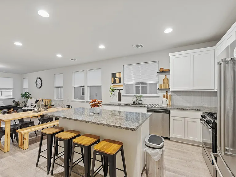 308 Catalina Dr — Photo 4