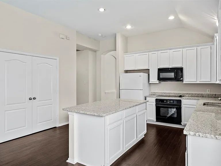 2356 Aurora Dr — Photo 5