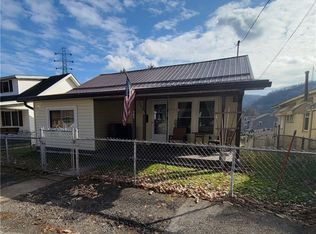 218 95th St, Marmet, WV 25315