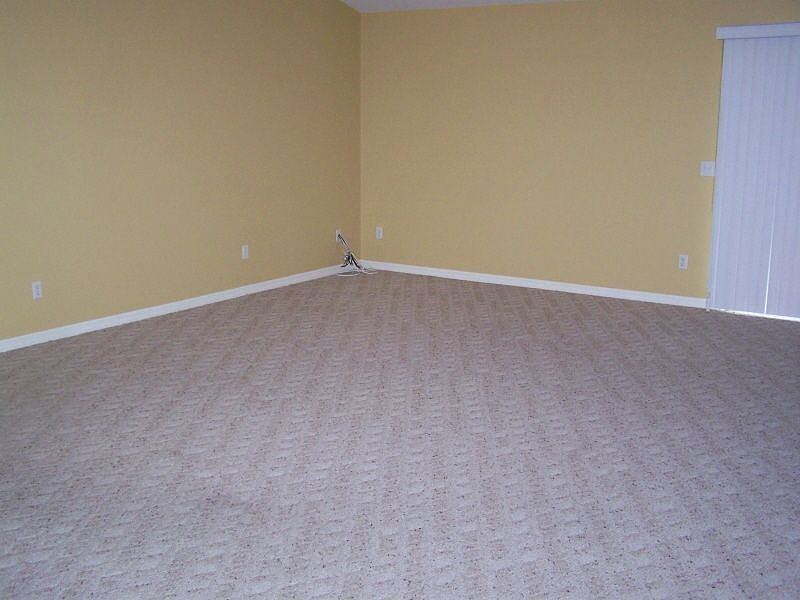 1st image of 132 SW Creekside Ln