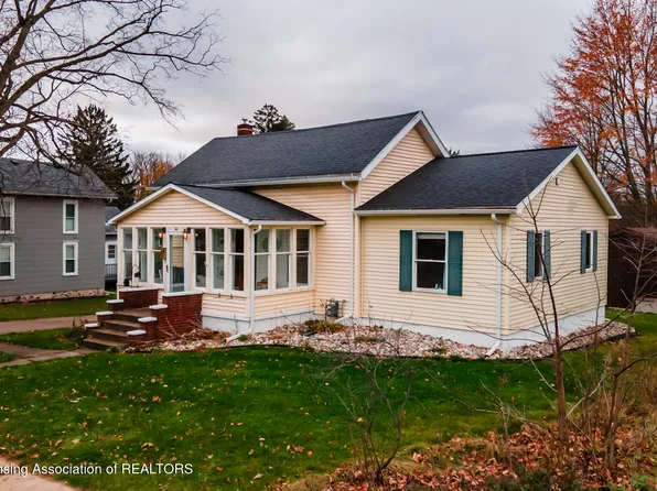 631 N Putnam St, Williamston, MI 48895