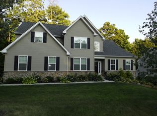 1056 Victor Dr, East Greenville, PA 18041
