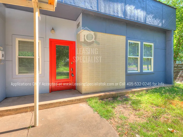 1025 Parsons St — Photo 6