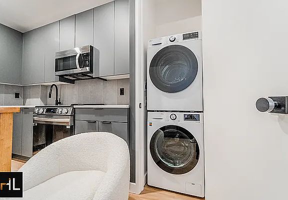 3rd image of 931 Carroll St #830