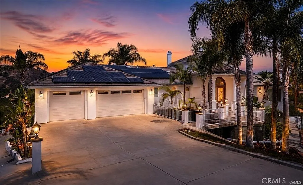 6 bed, 5.5 bath, 6762 sqft, $8,700 — Photo 1