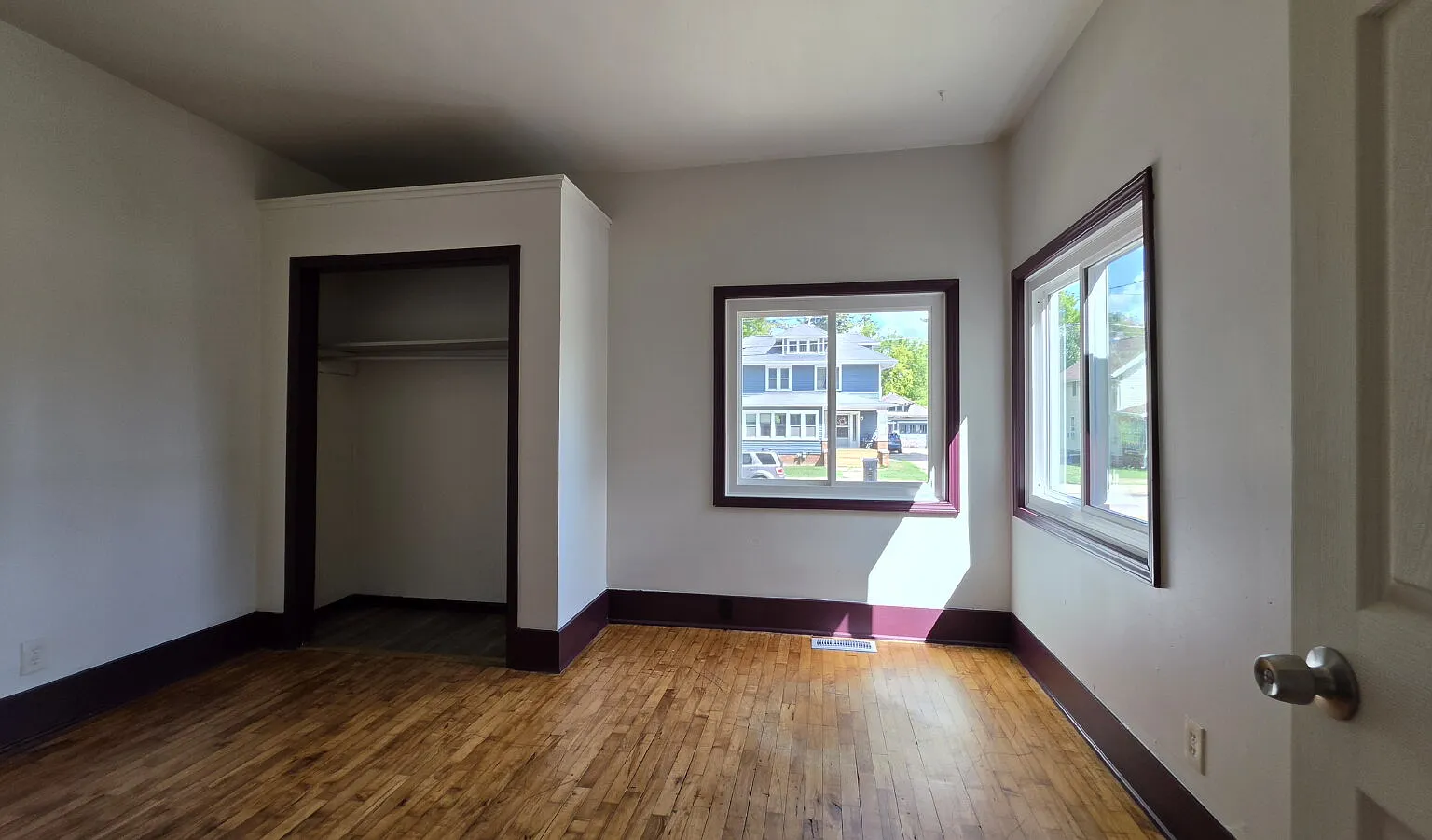 3 bed, 1.0 bath, 1066 sqft, $1,100 — Photo 4
