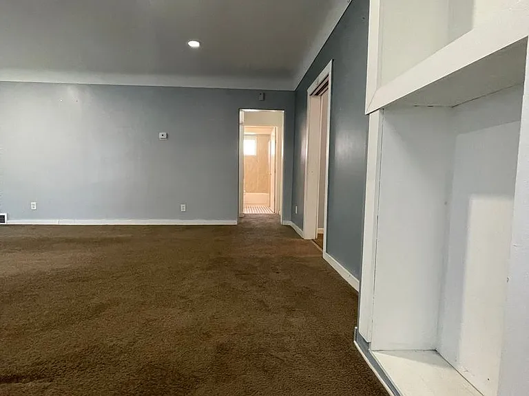 20806 Panama St — Photo 7