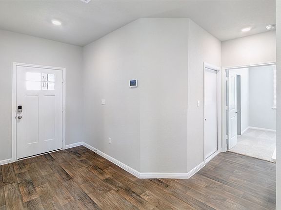 5th image of 607 Bluffview Dr
