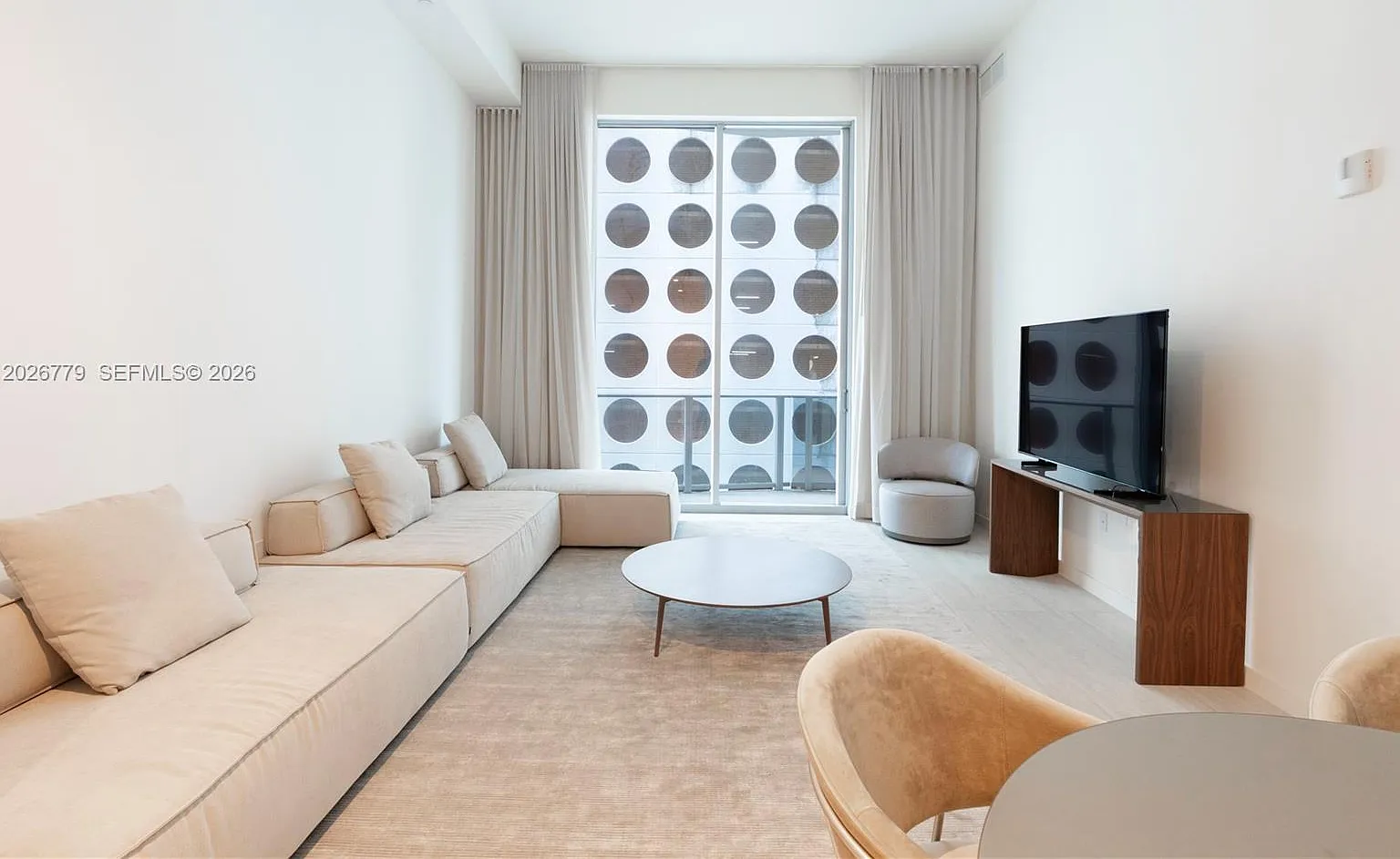 Viceroy Residences — Photo 2
