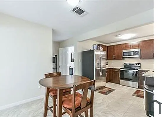 3 bed, 1700 sqft, $1,600 — Photo 2
