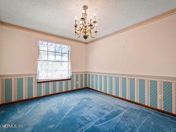 3rd image of 4729 DRESDEN Court