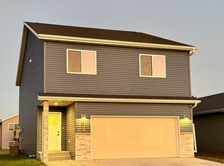 6590 68th St S, Horace, ND 58047