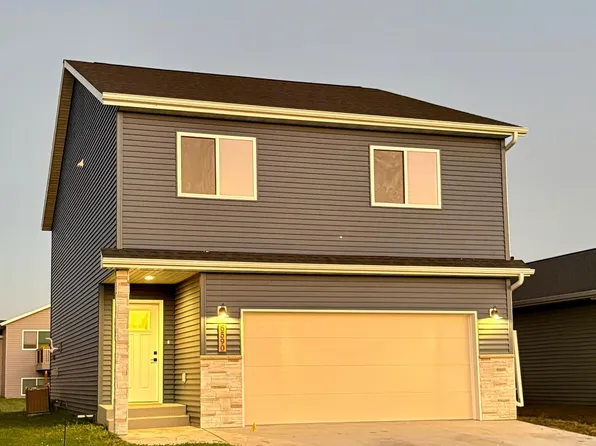 6590 68th St S, Horace, ND 58047