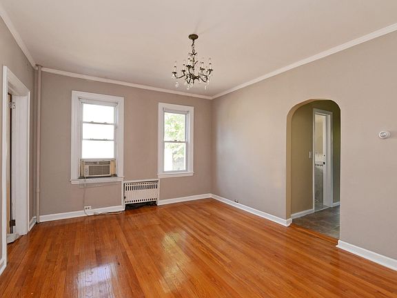3rd image of 189 Forest Ave Floor 1
