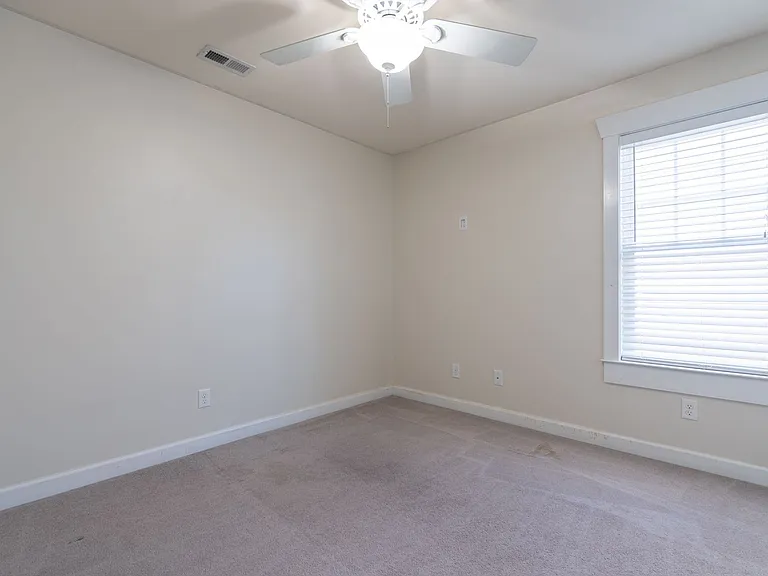 1400 Goodman St — Photo 30