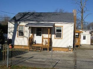 124 Houston St, Lindenhurst, NY 11757