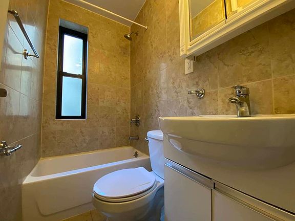 3rd image of 1642 Lexington Ave APT 11