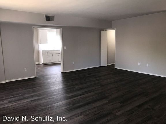 5th image of 416 Pioneer Dr #1