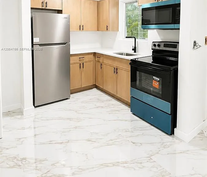 254 E Dania Beach Blvd #7 — Photo 2
