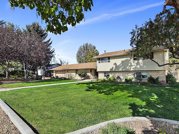 3rd image of 315 E Pat Ln