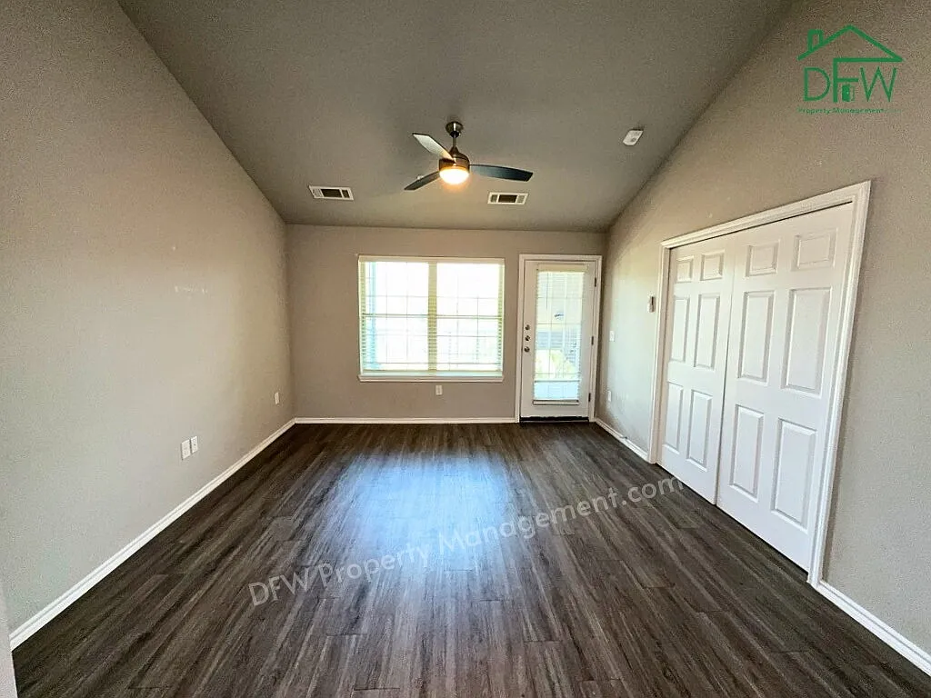 1 bed, 1.0 bath, 500 sqft, $995 — Photo 1