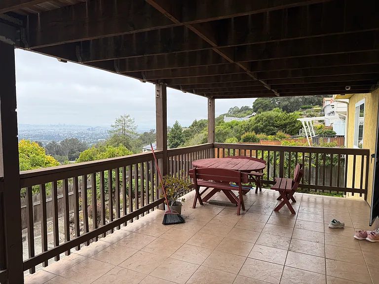 389 Crestmont Dr #B — Photo 3