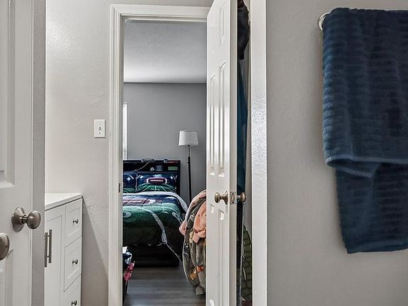 4th image of 11256 Torrie Way APT D