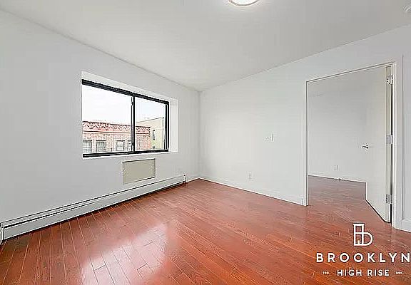 4th image of 2120 Daly Ave #4R