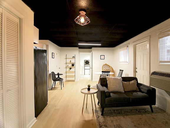 2x2 Living Room/Dining Room