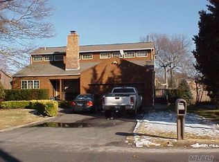 91 Hewitt Blvd, Center Moriches, NY 11934