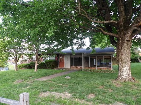 2nd image of 3314 Woodlawn Ave