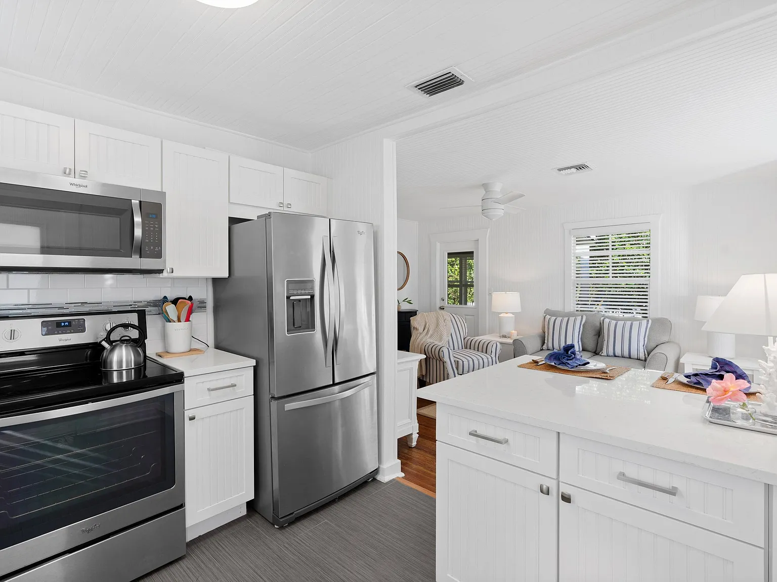 2 bed, 1.0 bath, 663 sqft, $5,000 — Photo 4