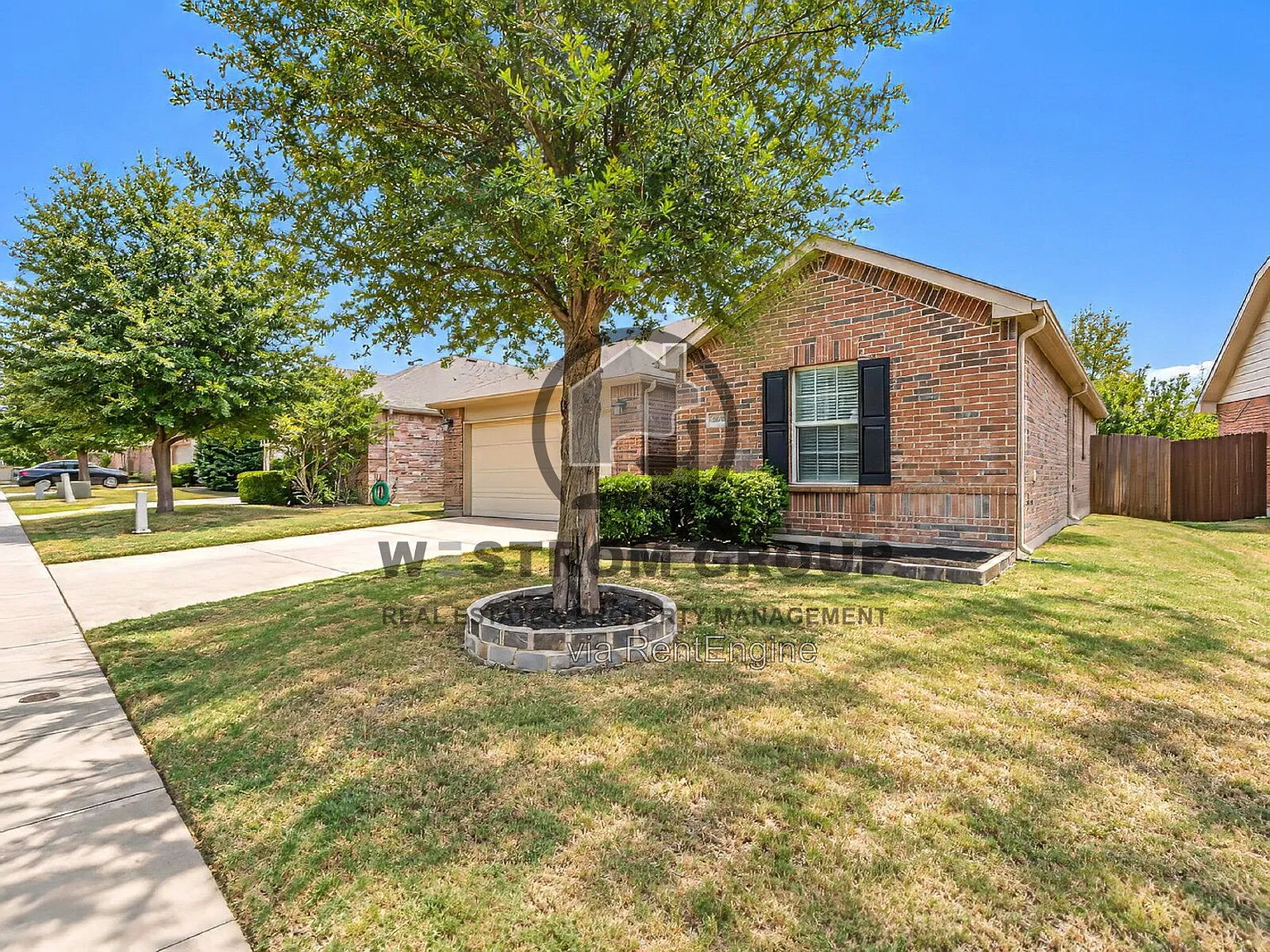 3 bed, 2.0 bath, 1695 sqft, $2,045 — Photo 3