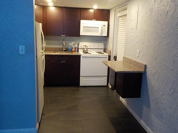 5th image of 2850 30th St APT 2