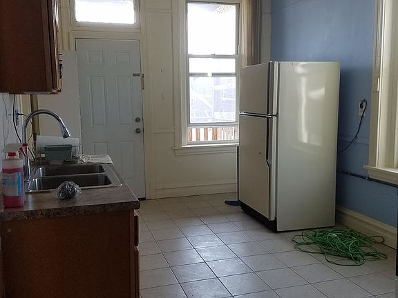 4th image of 2931 S Emerald Ave