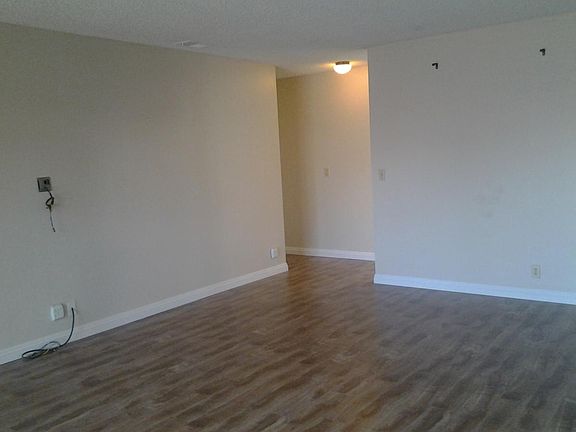2nd image of 17503 Regina Ave