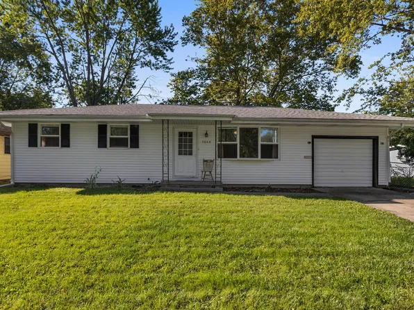 1608 Gates Dr, Rantoul, IL 61866
