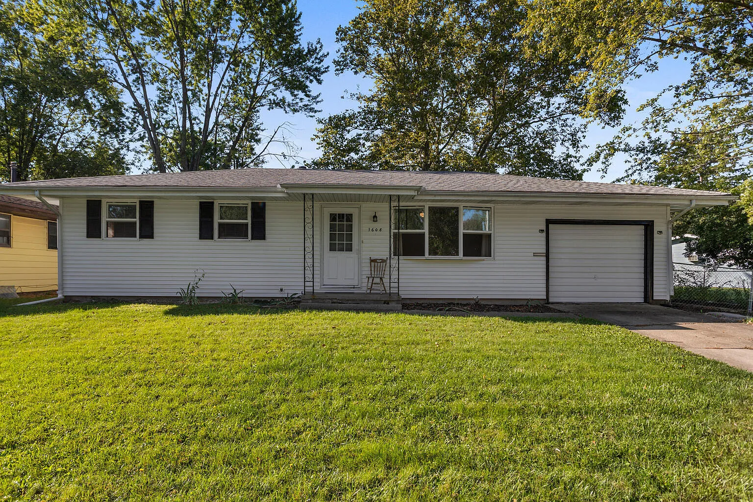 1608 Gates Dr photo 1