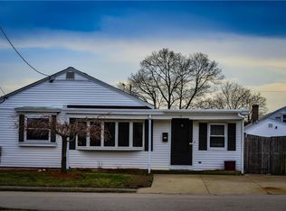 15 Maplewood Dr, Pawtucket, RI 02861