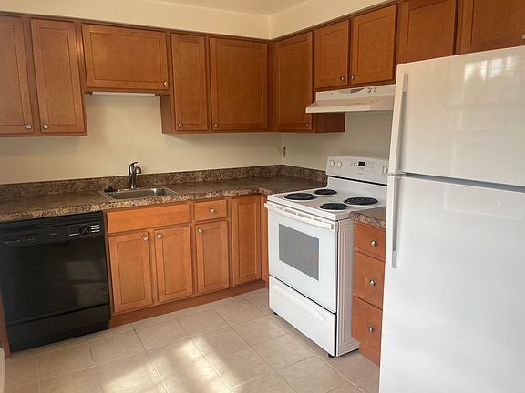 Kitchen with appliances Included