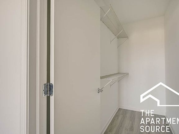 4th image of 1546 W Glenlake Ave #5B