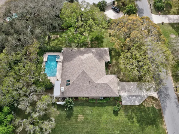 470 38th Square SW, Vero Beach, FL 32968