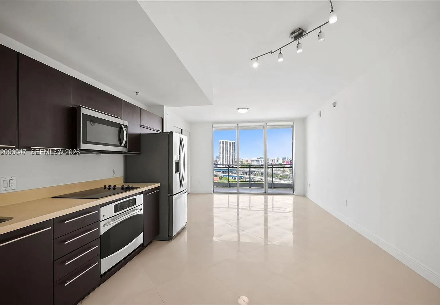 Ivy Condo — Photo 4