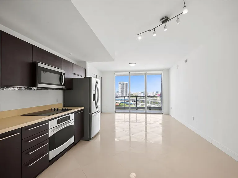 90 SW 3rd St #1608 — Photo 4