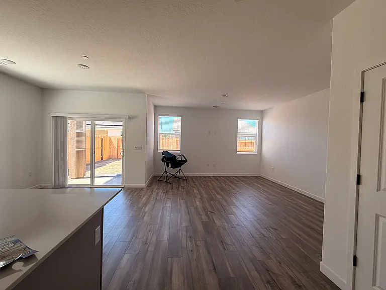 620 Riley Ave — Photo 3