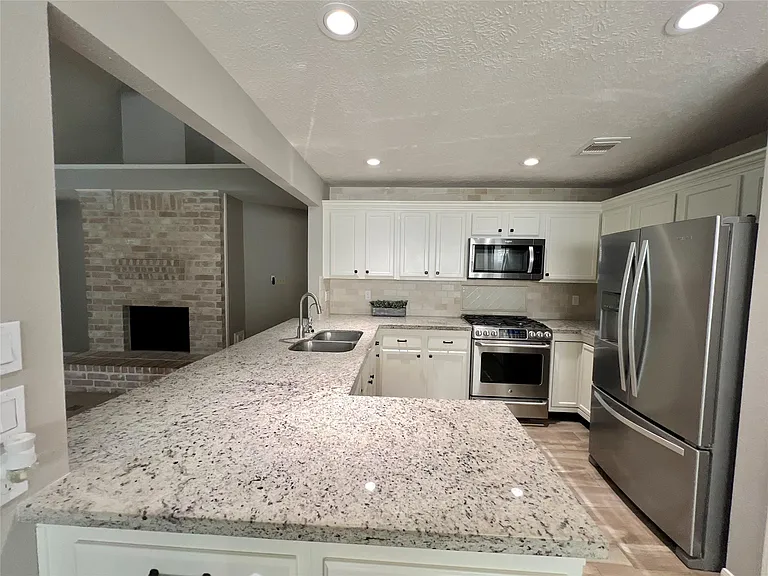 9510 Strawgrass Dr — Photo 3